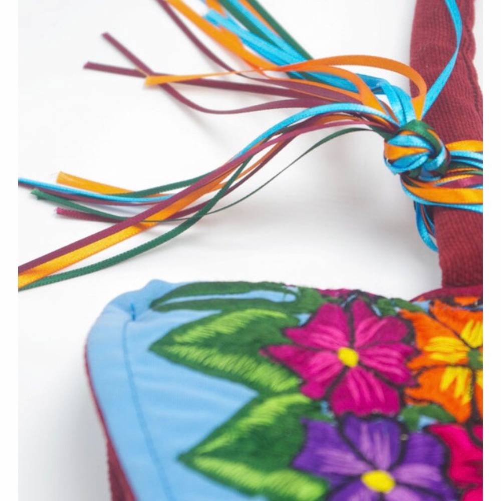 Beautiful hand made embroidered purse - Picture 3 of 4